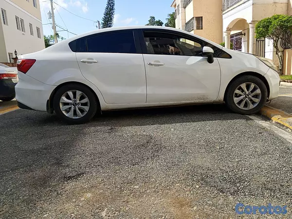 carros - KIA RIO 2016 nítido 14