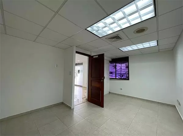 oficinas y locales comerciales - Local en Naco Amplio 9