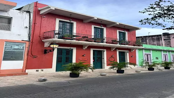 oficinas y locales comerciales - Edificio en ZONA COLONIAL 2