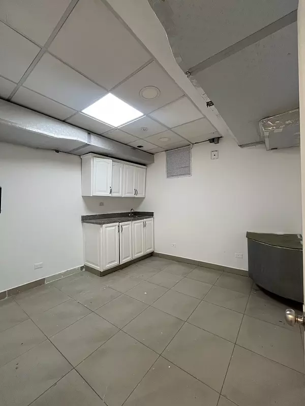 oficinas y locales comerciales - Local en alquiler con Drive thru en avenida principal 2