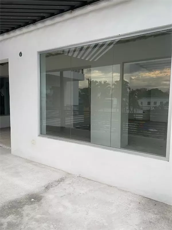 oficinas y locales comerciales - Local prados con terraza 6