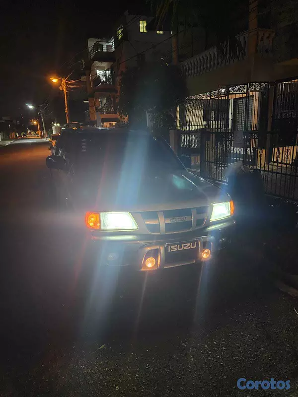jeepetas y camionetas - Impecable Isuzu Rodeo 2004 12