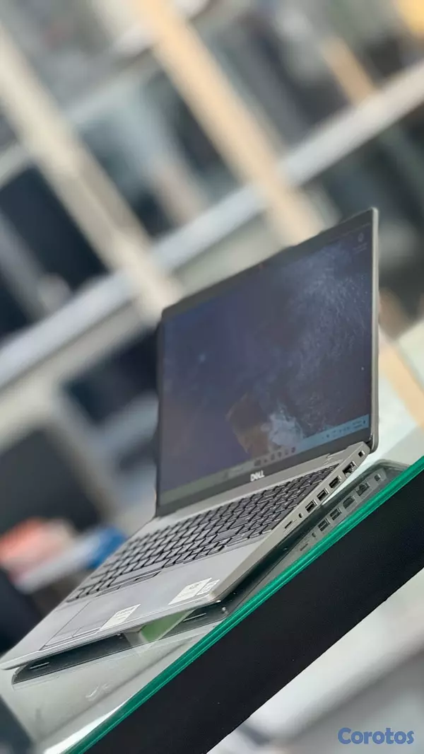 computadoras y laptops - Dell Precisión 3550 i5 10ma gen 15.6” 4K 3