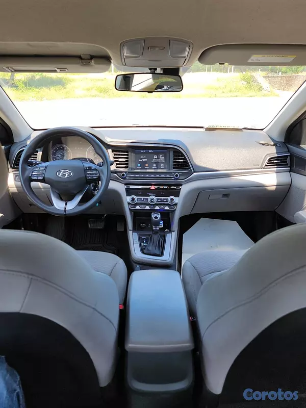 carros - HYUNDAI ELANTRA SEL 2020 770,000$  7