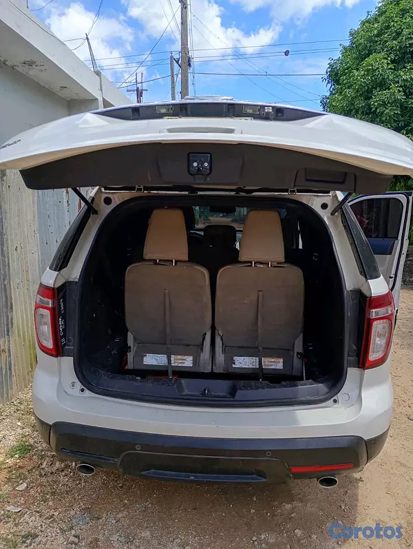jeepetas y camionetas - ​Ford Explorer 2011 - 3 Filas de Asientos - ¡Excelentes Condiciones! 4
