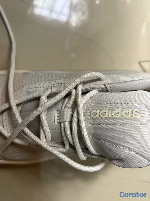 zapatos para mujer - diversos tipo y marcas de tenis a la venta motivo de viaje  7