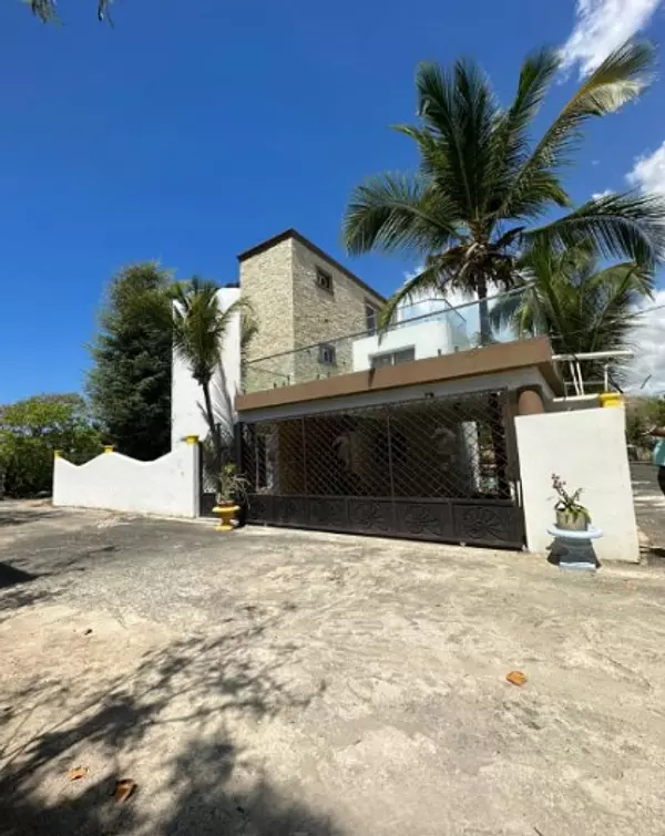 casas vacacionales y villas - Venta, Villa de 5 Habitaciones Ubicada en Juan Dolio 10