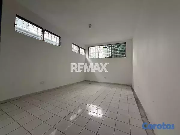 oficinas y locales comerciales - Local comercial de 250mt2 en alquiler en Los Prado 16