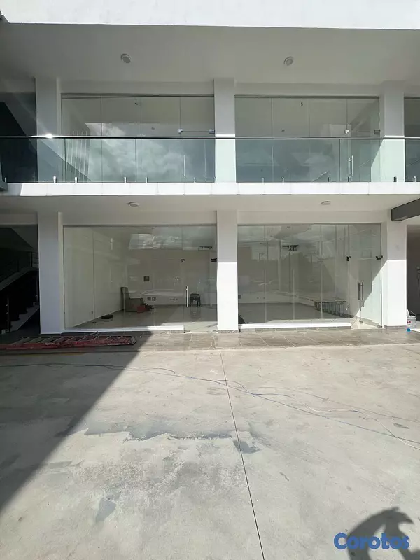 oficinas y locales comerciales - Locales en Villa Carmen Av. Charles de Gaulle  10