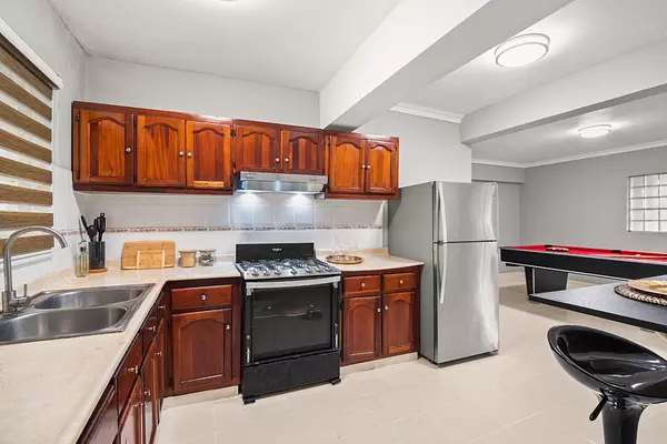apartamentos - Apartamento en gazcue 2do nivel 125 mts 

2 habitaciones 
2,5 baños 
1 parqueo 
 1