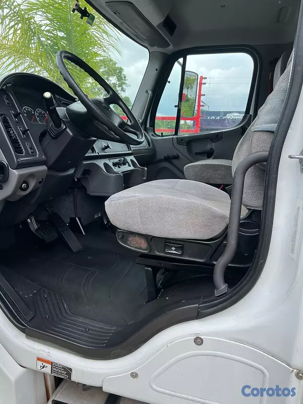 jeepetas y camionetas - Camion Freightliner  13