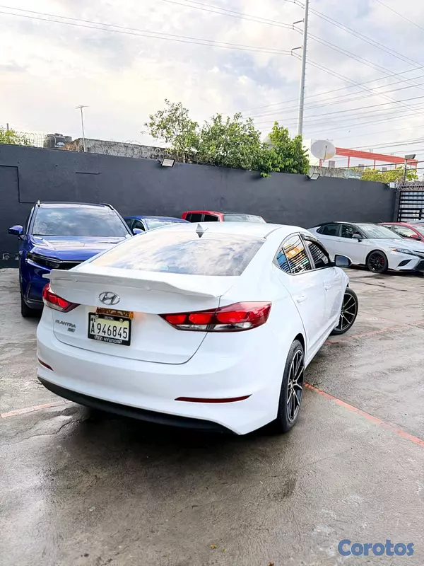 carros - 2017 Hyundai Elantra  7