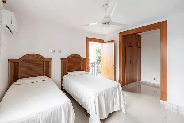 casas - Amplia Casa de 5 Habitaciones con Piscina y Gazebo en Santiago 7