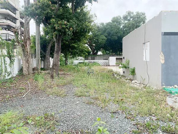 solares y terrenos - Amplio solar en venta  2