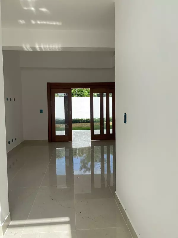 casas - Hermosa Casa de 2 Niveles en Proyecto Cerrado, Llanos de Gurabo  7