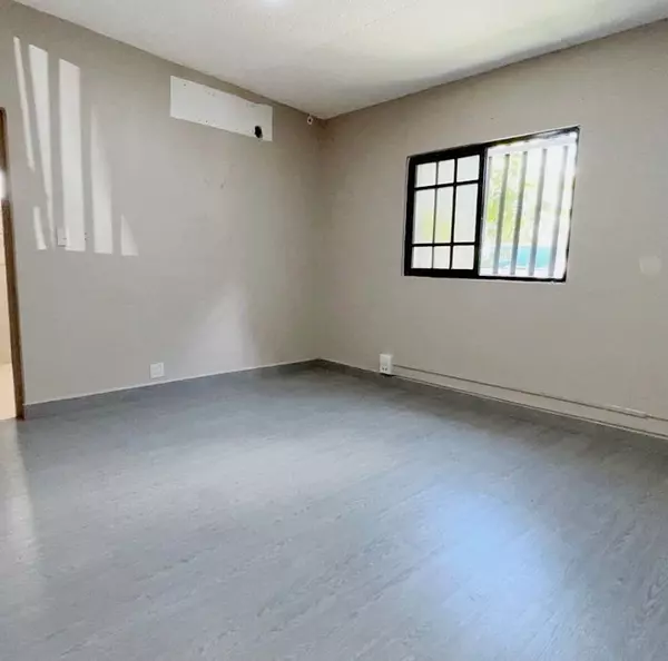 casas - Propiedad céntrica en los Prados  2