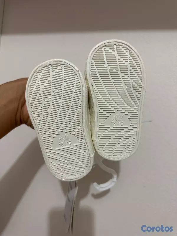 ropa y zapatos - Tenis de niña H&M (NUEVOS) 5