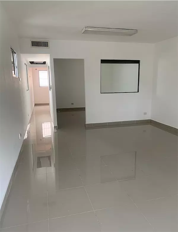 oficinas y locales comerciales - Excelente local / oficina en zona corporativa 5