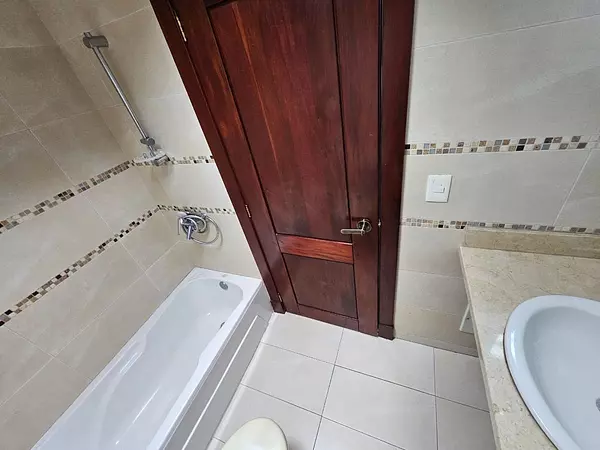 apartamentos - Se vende y se alquila  apartamento en el Naco 
 7