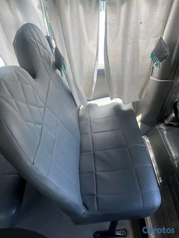 camiones y vehiculos pesados - Toyota Coaster 2013 5