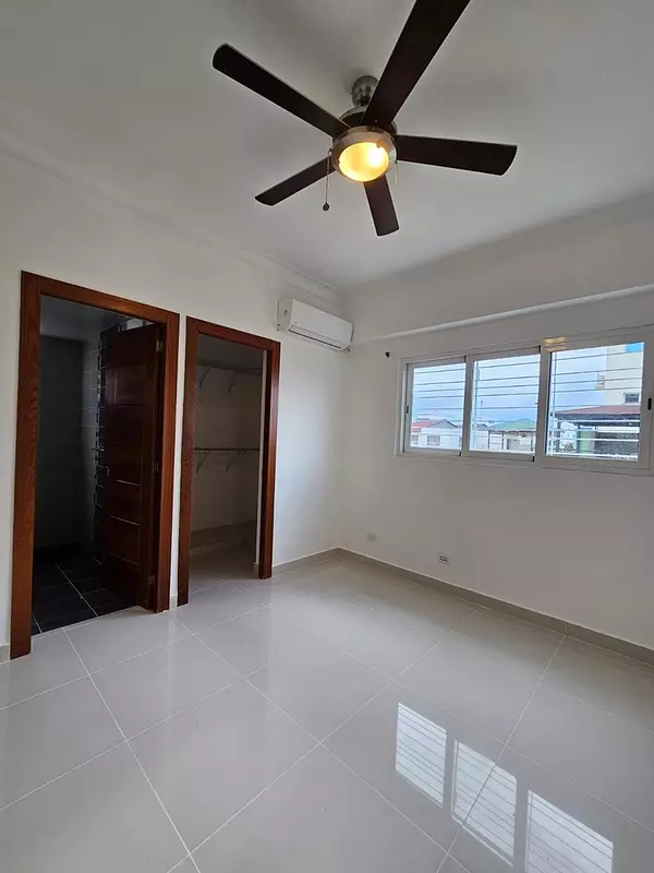 apartamentos - Amplio apartamento en renta  en el sector de Mirador Norte, próx. AV. 27 FREBREO 5