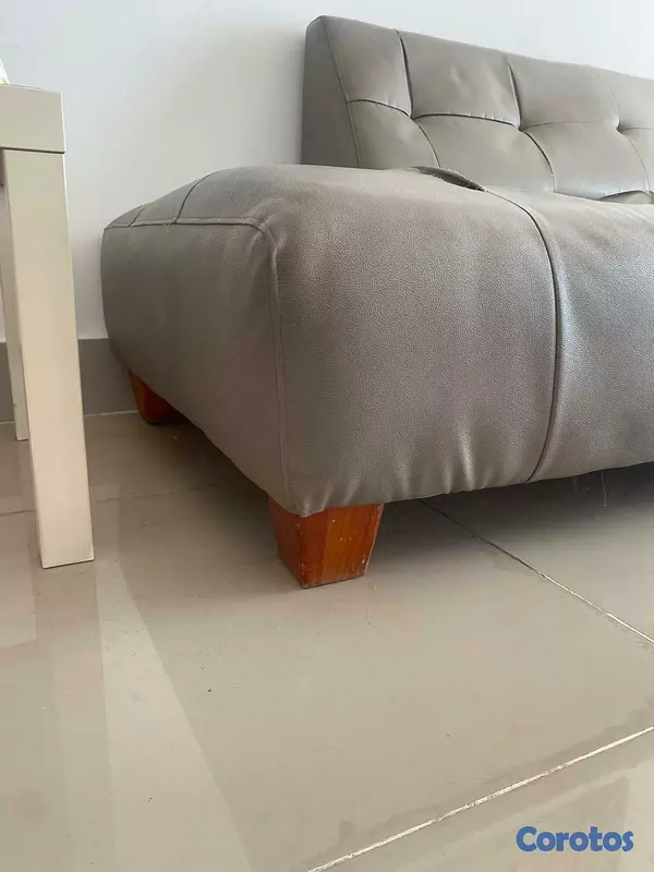 muebles y colchones - Sofa Moderno ! Grande ! 7 x 3 " ! Necesita Algo de 3