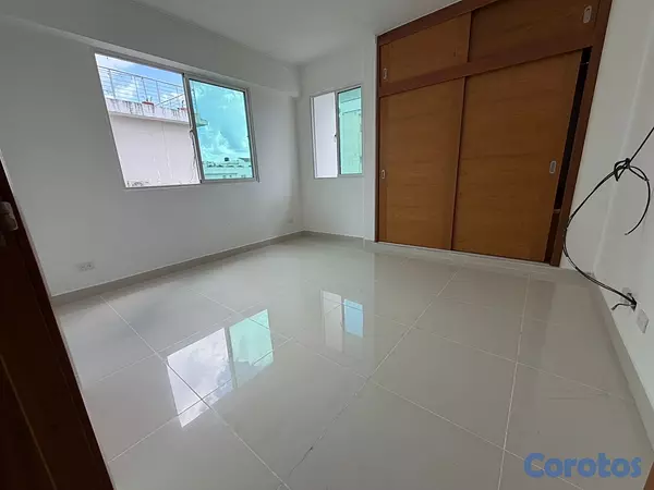 apartamentos - vendo apartamento en el millón de oportunidad piso 4 tres hab con su baño dos P 2