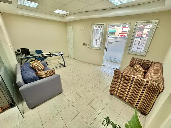 oficinas y locales comerciales - Local Comercial en Venta ZONA UNIVERSITARIA 3