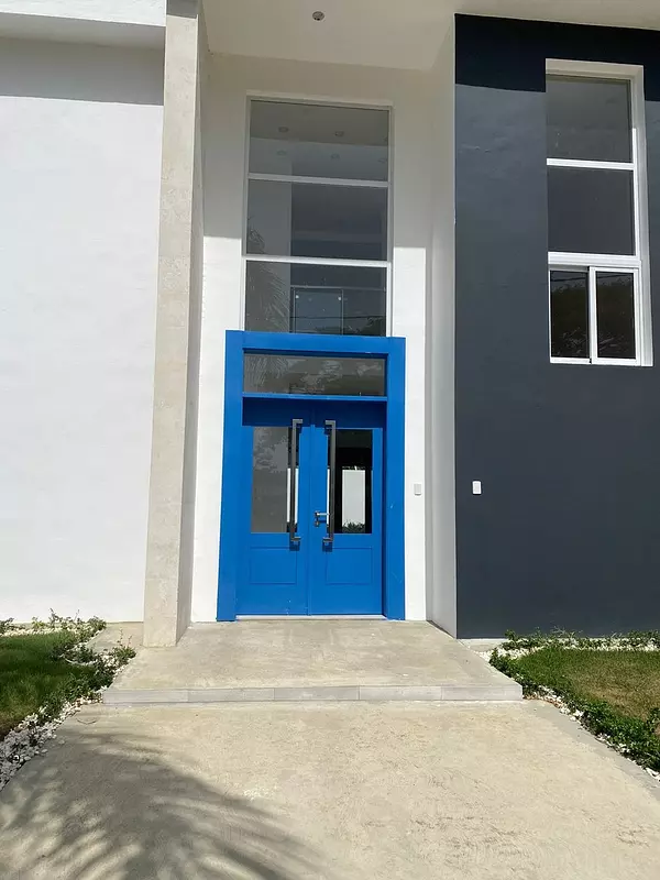 casas - Hermosa Casa de 2 Niveles en Proyecto Cerrado, Llanos de Gurabo  8