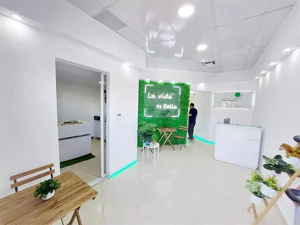 oficinas y locales comerciales - Amplio local en el renacimiento  3