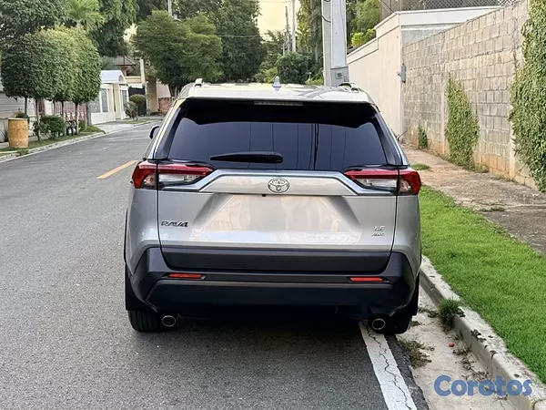 jeepetas y camionetas - Toyota RAV4 LE AWD 2020 4