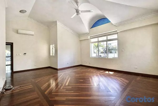 casas - Casa de 4 habitaciones 4 baños en alquiler en Los  13