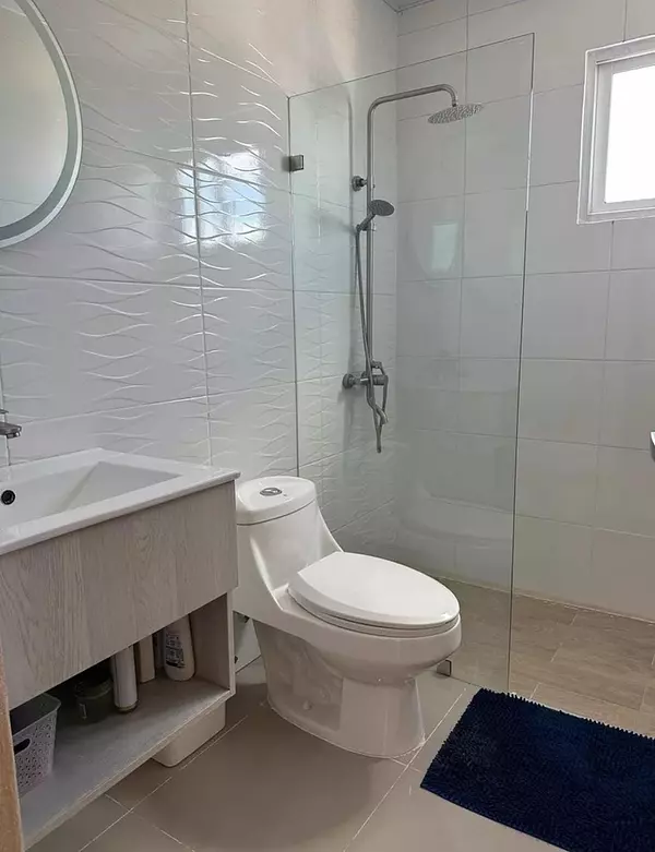 apartamentos - VENTA DE PENTHOUSE EN EL SECTOR EL MILLÓN/ CONDOMINIO ENSANCHE QUISQUEYA
US$240, 5