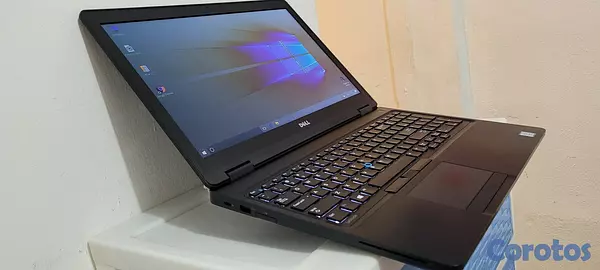 computadoras y laptops - Dell 5570 17 Pulg Core i7 6ta Gen Ram 16gb ddr4 Doble Tarjeta de Video 2