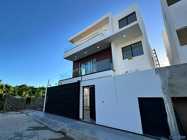 casas - venta de casa con piscina en la autopista de san isidro Santo Domingo este  3