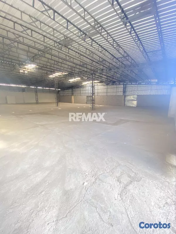 oficinas y locales comerciales - Nave industrial de 900mt2 en alquiler en Los Giras 6