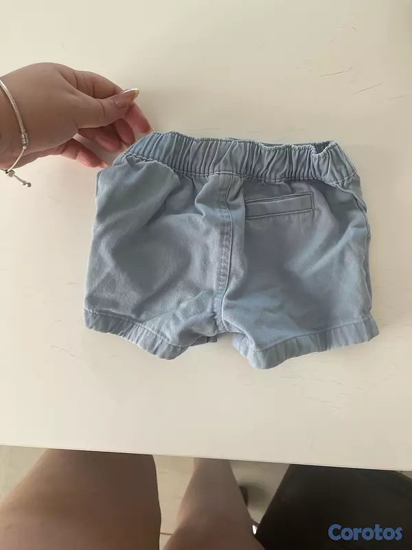 ropa y zapatos - vendo dos pares de zapatos y dos shorts de bebé  8