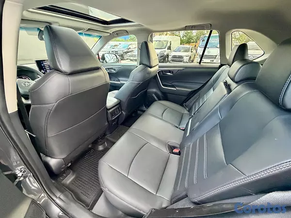 jeepetas y camionetas - Toyota Rav4 XLE 2024 3