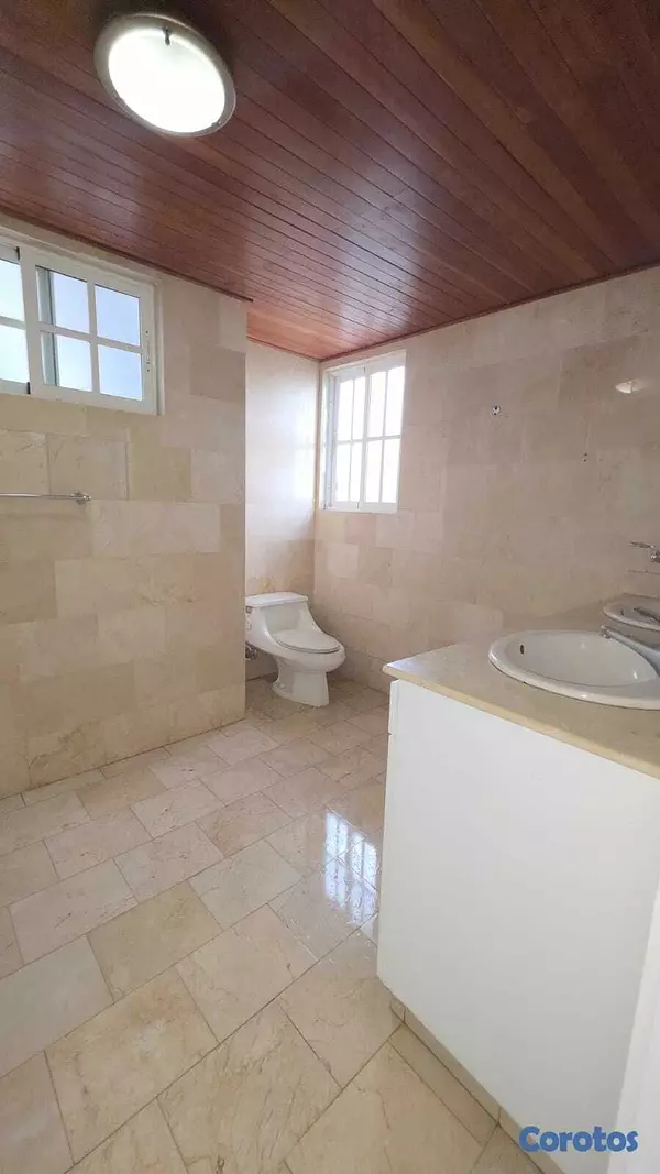apartamentos - Alquilo en Torre Clásica, Apartamento de 230 Mts, 3hab. con acabados de Primera 7