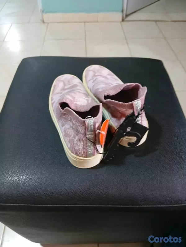 ropa y zapatos - Hermosos tennis color para niña  3