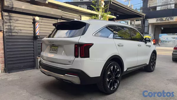 jeepetas y camionetas - Kia Sorento 2025 Limited 3