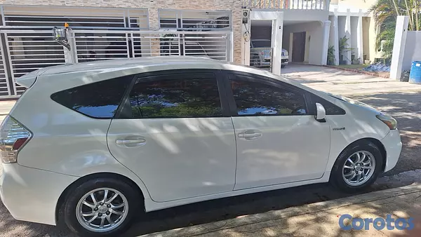 carros - Toyota prius V 3