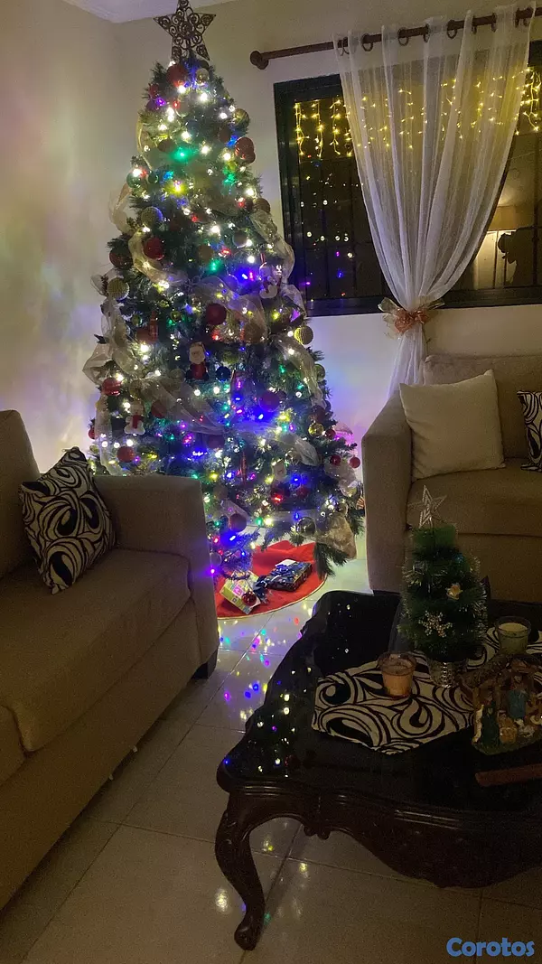decoración y accesorios - Frondoso arbolito de Navidad 12,000 pesos negociable  2
