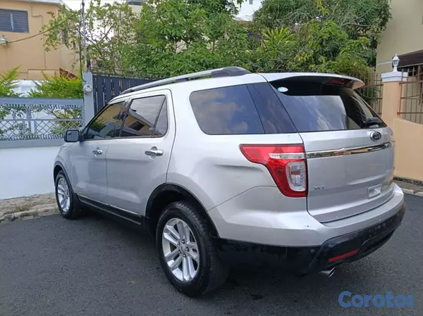 jeepetas y camionetas - Ford Explorer 2014 XLT – 3 Filas, asientos en piel 5