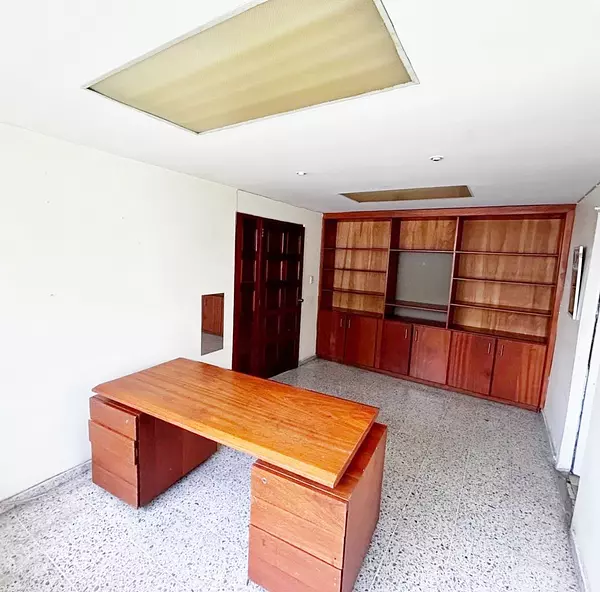 casas - Propiedad comercial céntrica 4