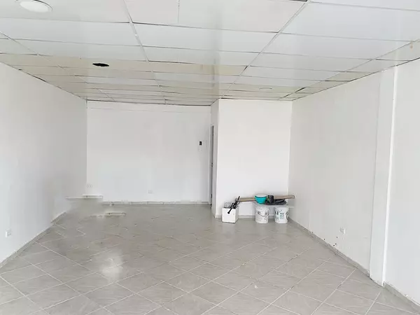 oficinas y locales comerciales - Local céntrico en renacimiento 2