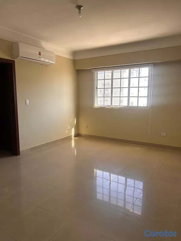 apartamentos - vendo o alquilo la Esperilla tres habitaciones con su baño dos parqueos balcón  2