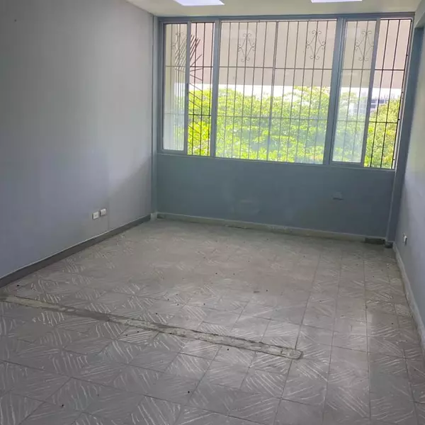 oficinas y locales comerciales - 🔵Alquilo Local 350 mts 3er piso en Gazcue  para oficina o negocio 
 2