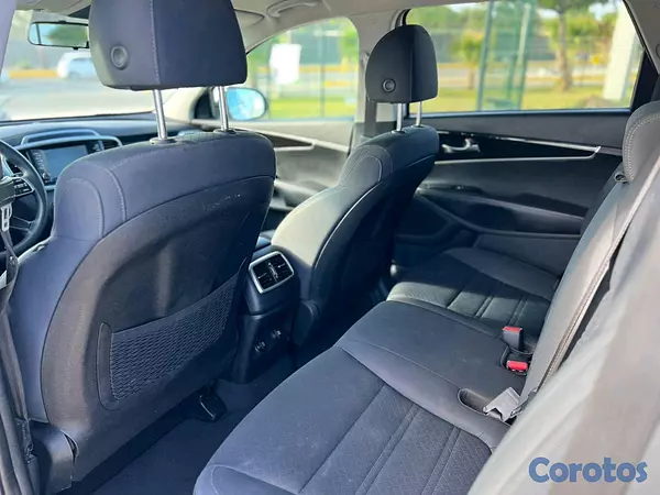 jeepetas y camionetas - Kia Sorento LX 2020 8