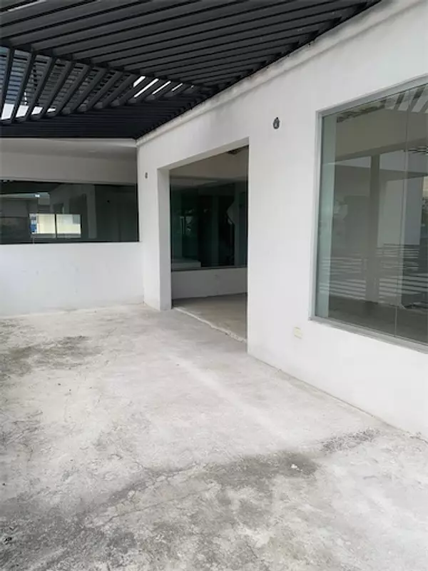 oficinas y locales comerciales - Local prados con terraza 7